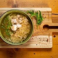 Куриный суп с яичной лапшой и перепелиным яйцом в Gfood by Gorilla