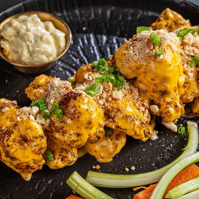 Крылья сырныев Green Pub по цене 1104 ₽