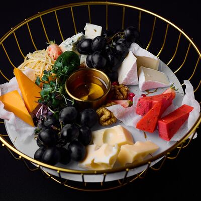 Сырное ассорти в Эндорфин по цене 1700 ₽