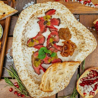 Ростбиф с трюфелем и луковым муссом в Дади по цене 825 ₽