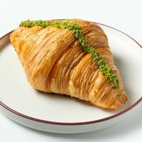 Круассан с фисташковым кремомв Coffee BOOM Roasters and Bakery