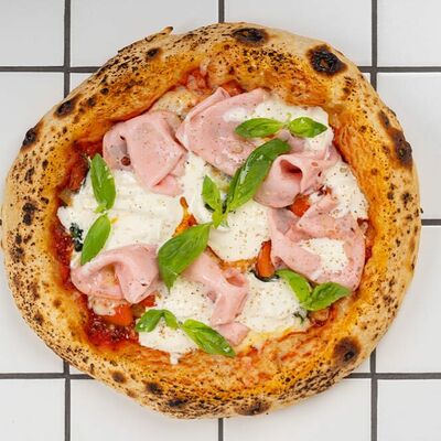 Страчателла & Мортаделла 22 см в Padre pizzeria bar по цене 680 ₽