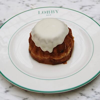 Ромовая баба в Lobby Bar по цене 350 ₽