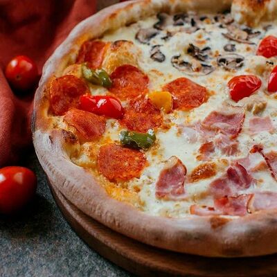 Пицца Четыре сезона в Krutli по цене 699 ₽