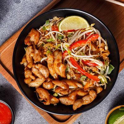 Пад-тай с курицей в 4Pho по цене 790 ₽