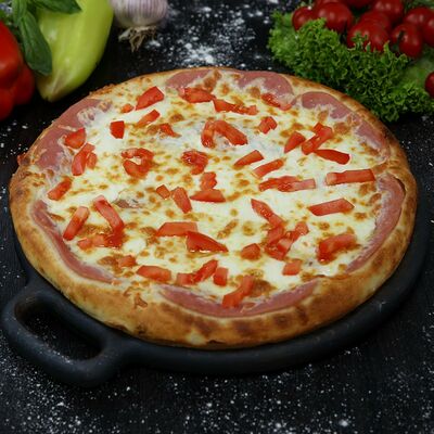 Пицца Ветчина с помидорами 30 см в Loca Pizza по цене 830 ₽