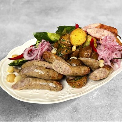 Колбаски с картофелем и битыми огурцами в MaMa Mia по цене 772 ₽