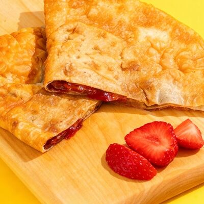 Чебурек с клубникой и бананом в Чебурекми по цене 180 ₽