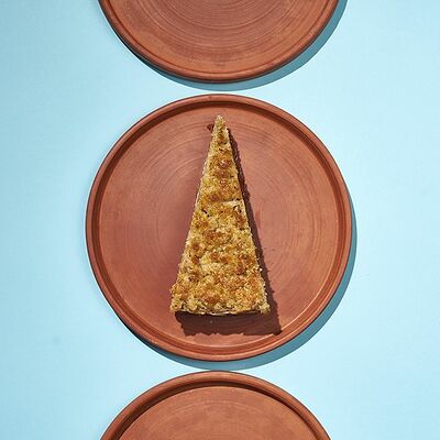 Грушевый пирог в Хачапури и вино по цене 180 ₽