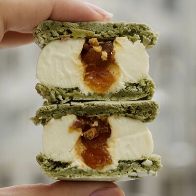 Макарон Яблочный штрудельв Yumbaker gardens по цене 375 ₽