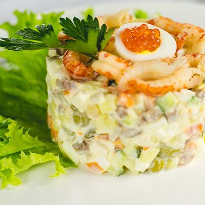 Оливье с раковыми шейками в Рандеву по цене 680 ₽