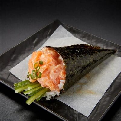 Темаки с острым лососем в Buba Sushi по цене 990 ₽