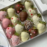 Клубника в шоколаде Ассорти в SweetGift клубника в шоколаде
