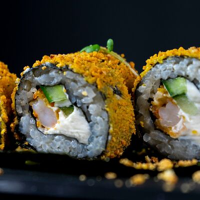 Темпура ролл с тигровой креветкойв Vazzabi по цене 700 ₽