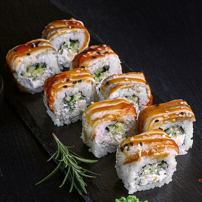 Ролл Филадельфия с угрем в SUSHIBOX по цене 629 ₽