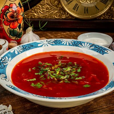 Борщ с говядиной и сметаной в Вобла по цене 165 ₽