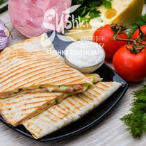 Кесадилья со свининой в SUSHKI по цене 401 ₽