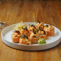 Запеченный ролл Гребешок, лосось и снежный краб в AGATA