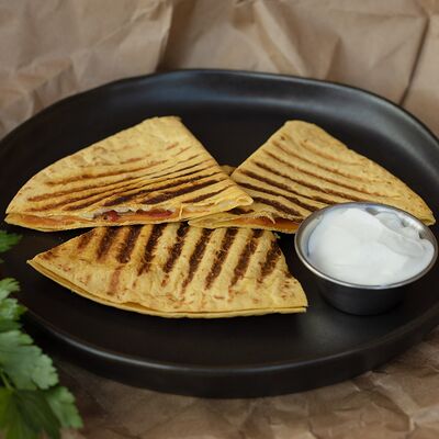 Кесадилья сыр и сыр в Crafty Radler по цене 459 ₽