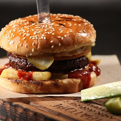 Бургер Техасский бро в Качели по цене 530 ₽