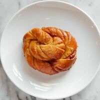 Рулет с корицей в KUZNYA Cafe