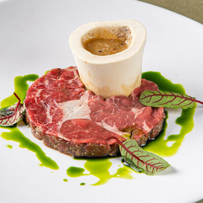 Классический тартар из говядины в М2 Органик Клуб Патриаршие по цене 1320 ₽