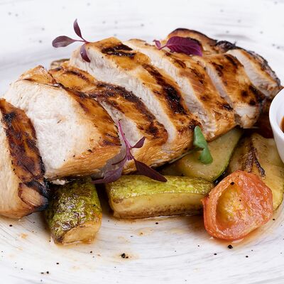 Куриное филе-гриль в На речке по цене 620 ₽