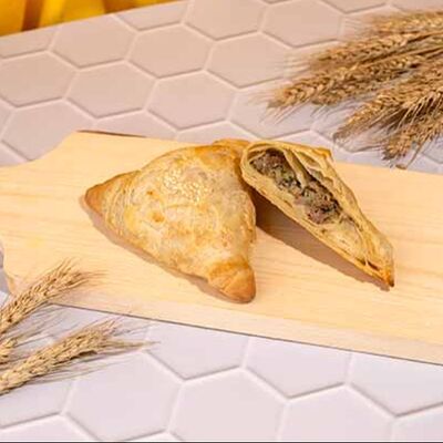 Самса с говядиной по-восточномув Пекарня Буханка по цене 225 ₽