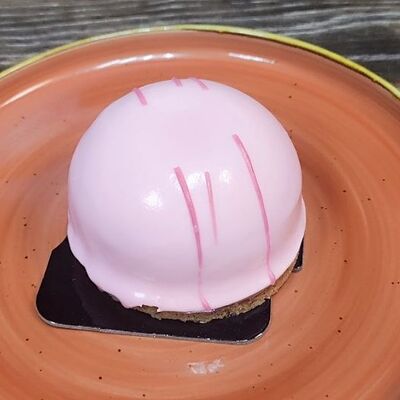 Пирожное Малиновый пломбир в Изуми по цене 320 ₽