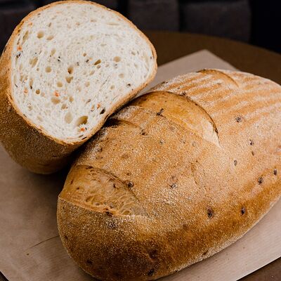 Бездрожжевой с льном и морковьюв SCHWARZBROT немецкая пекарня по цене 102 ₽