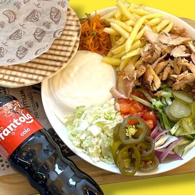 Шаверма на тарелке и Fantola Cola в Oh my Chicken по цене 579 ₽