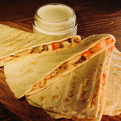 Кеса с курицей в Бар Кухня по цене 560 ₽