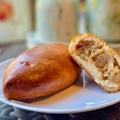 Пирожок с капустой в Булонже по цене 100 ₽