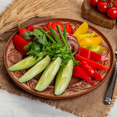 Ассорти из свежих овощей в Русская кухня по цене 450 ₽