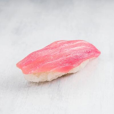 Суши с тунцом в Yummy yummy по цене 105 ₽
