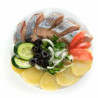 Сельдь с отварным картофелем в Три жены