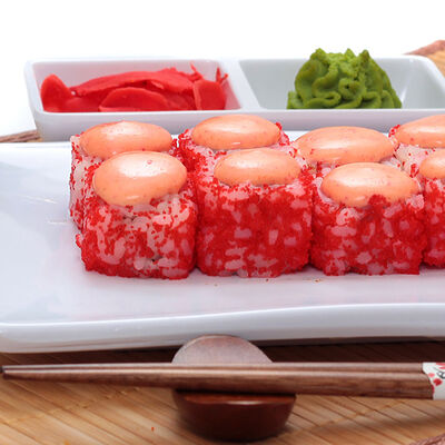 Ролл острый Калифорния запеченная в Sushiwoker по цене 435 ₽
