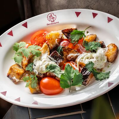 Салат с хрустящими баклажанами в ЮжанеГорожане по цене 848 ₽