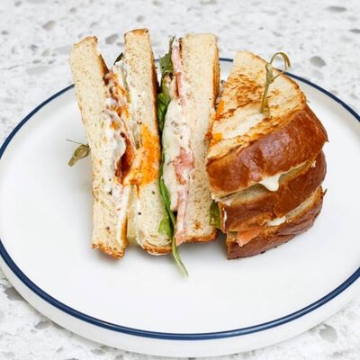 Клаб-сэндвич с индейкой в Cream Soda по цене 750 ₽