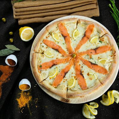 Пицца с сёмгой (32 см) в Pizza Milano по цене 1200 ₽
