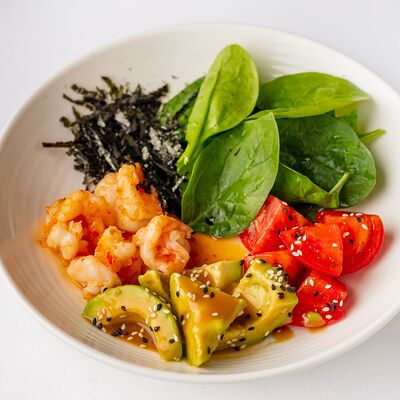 Салат с креветками, авокадо и шпинатом в Leto по цене 1010 ₽