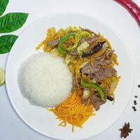 Ком Бо Сао - Рис с говядиной и овощамив Pho Nem