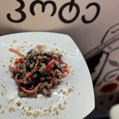 Салат мясной Тбилисо в Keto & Kote Грузинская кухня по цене 760 ₽