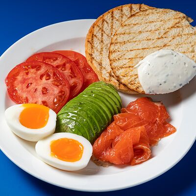 Завтрак конструктор в Mates Bistro по цене 350 ₽