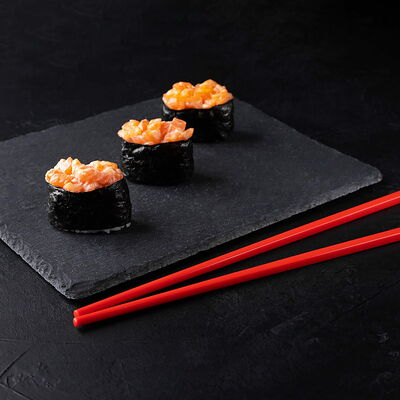 Сяке спайси гункан в Sushiman по цене 396 ₽