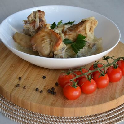 Кролик, томленный в сливочном соусев Гостиный дворик по цене 810 ₽