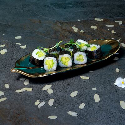 Маки авокадо в Sushimi по цене 460 ₽