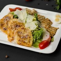 Салат Цезарь с куриной грудкой в Соседи