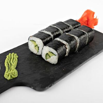 Ролл Огурец в Кафе на развилке по цене 188 ₽