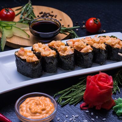 Гунканы с креветками 6 шт в Sushi Maximum по цене 799 ₽